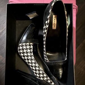 TAHARI SHOES - black patent & houndstooth. Block heel. SUPER Stylish!